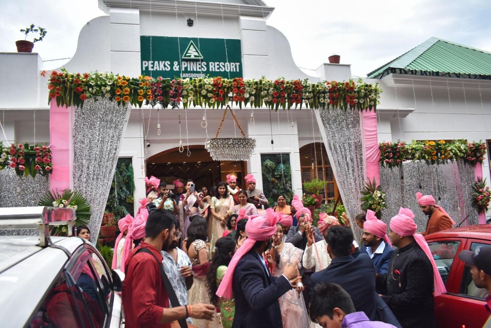Peaks And Pines Resort Lansdowne Buitenkant foto