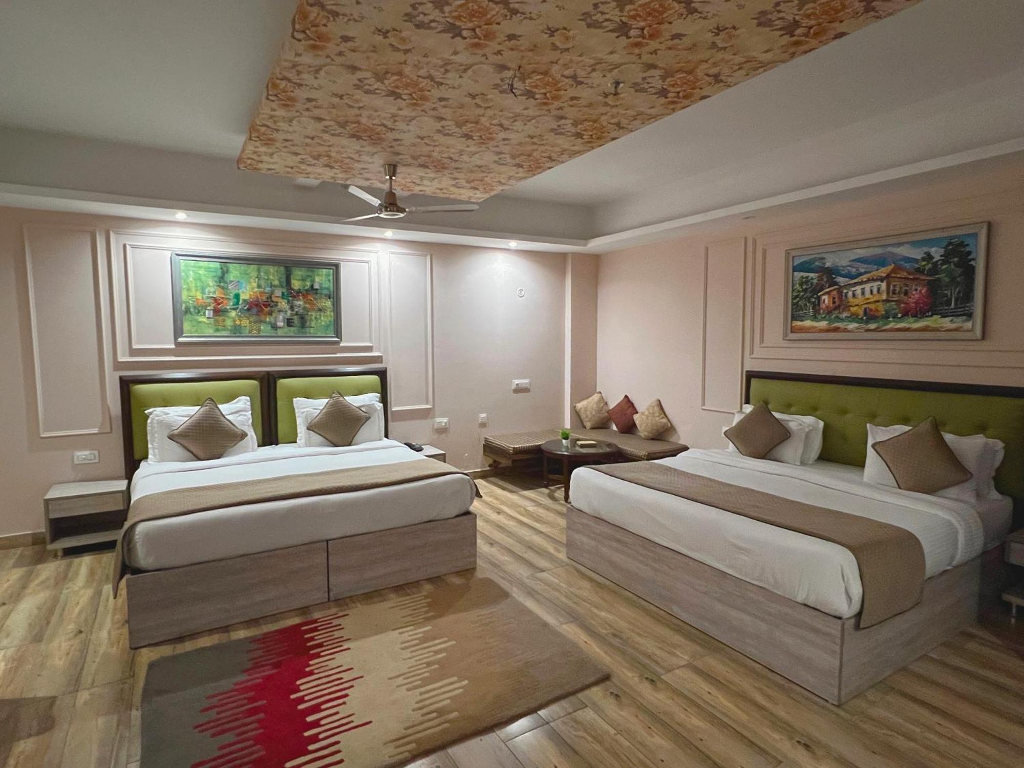 Peaks And Pines Resort Lansdowne Buitenkant foto