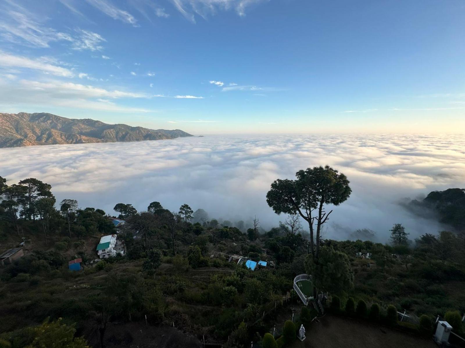 Peaks And Pines Resort Lansdowne Buitenkant foto