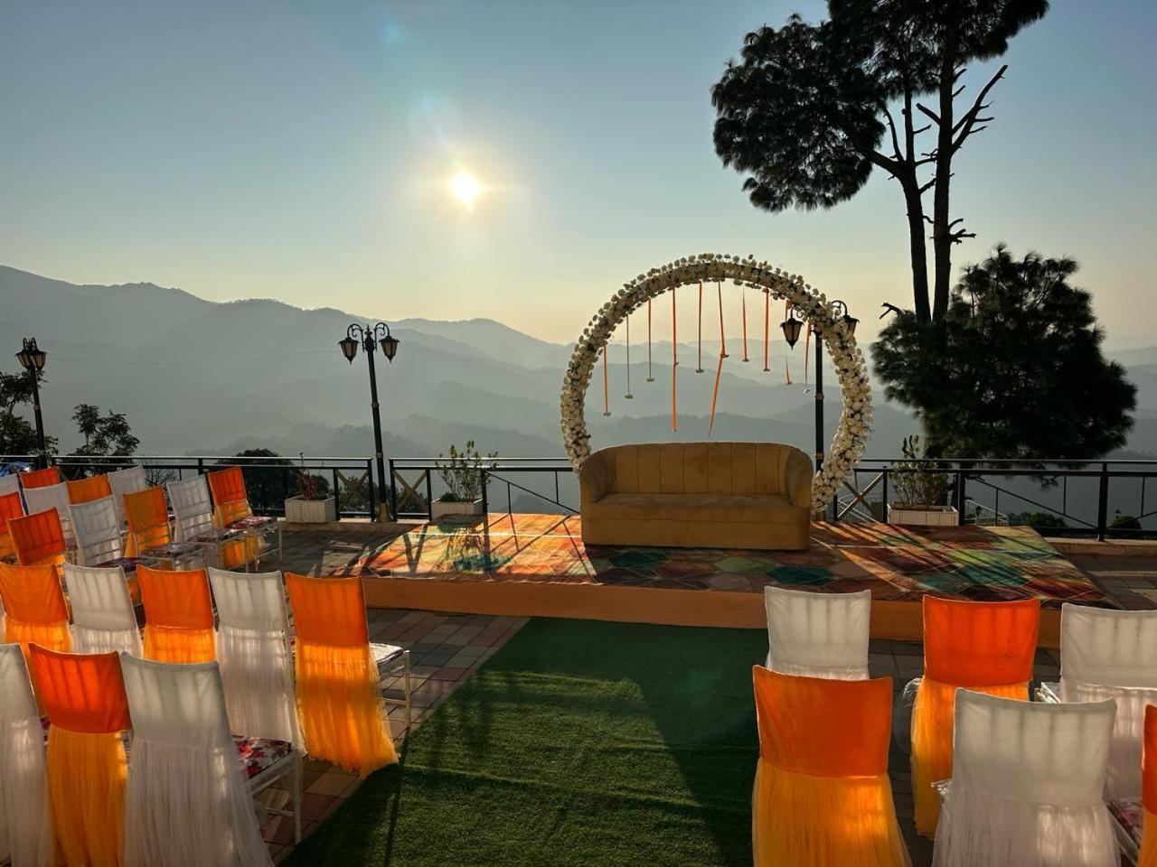 Peaks And Pines Resort Lansdowne Buitenkant foto